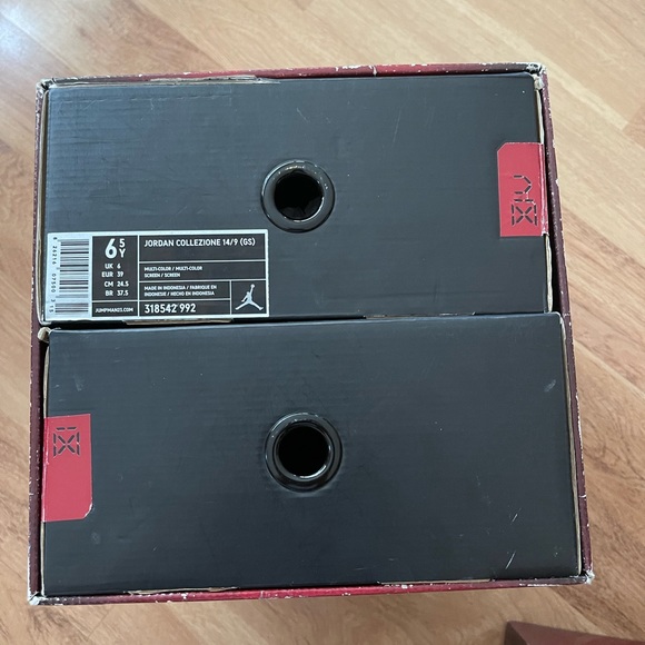 Air Jordan 12-part of the Jordan “Countdown” Package. Missing the 14s. 2008 - Picture 3 of 6